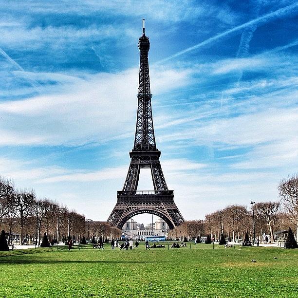Paris Photograph - Tour Eiffel, Parc Du Champ De Mars by Thiago Cherubino