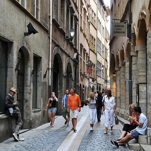 Lyon Photograph - Tourists Everywhere #lyon #vieux by Christian Schcolnik