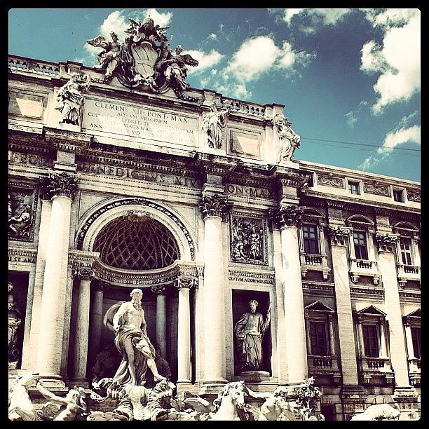Trevi Fountain Roma 2011 Photograph by Lee Wilson