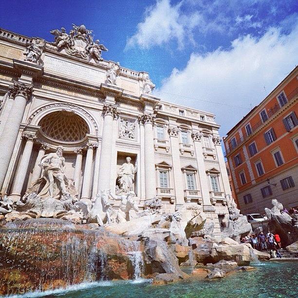 Trevi Fountain, Roma, Italy Photograph by Go Takey