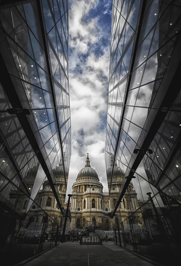 London Photograph - Two worlds and in between by Russell Styles