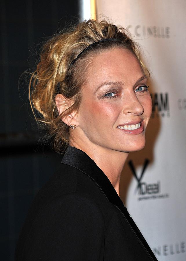 Uma Thurman At Arrivals For Motherhood Photograph by Everett | Fine Art ...