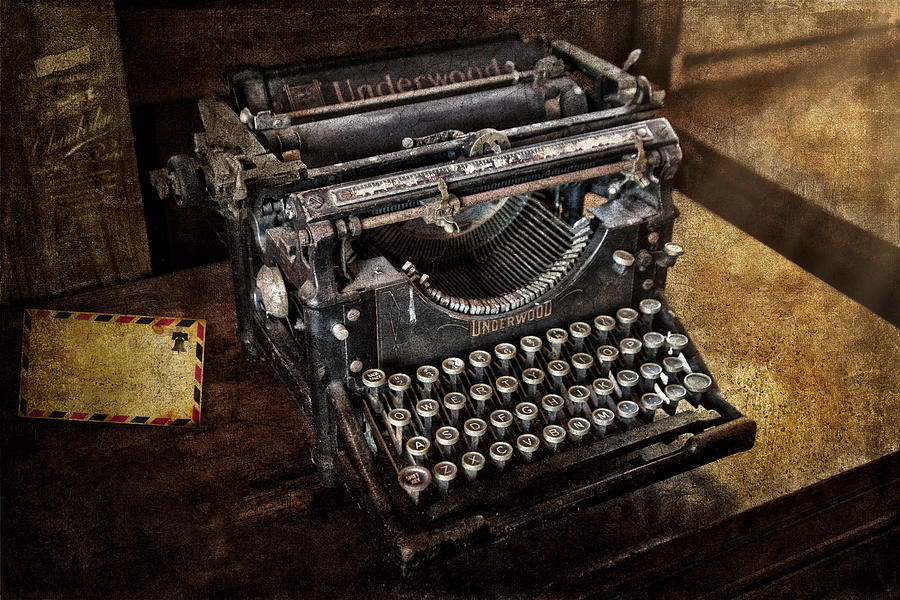 Underwood Typewriter Photograph by Susan Candelario
