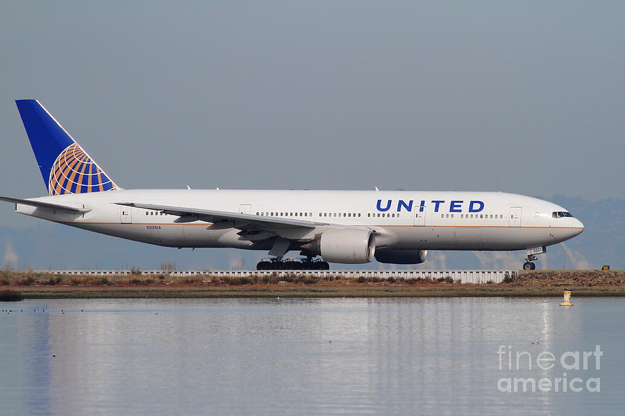 United Airlines Jet Airplane At San Francisco International Airport SFO ...