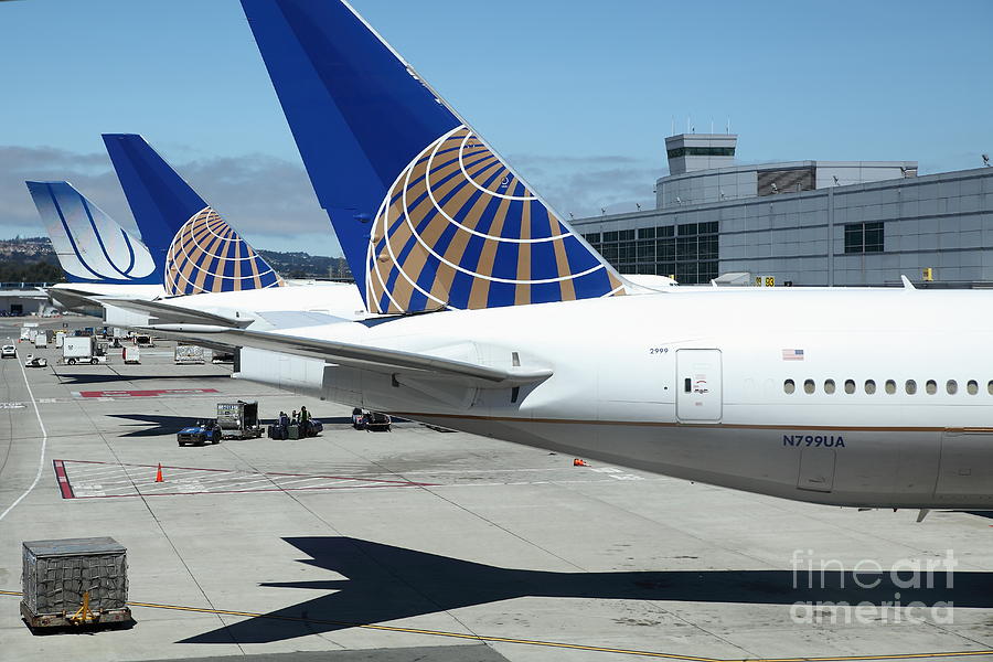 United Airlines Jet Airplane At San Francisco Sfo International Airport ...