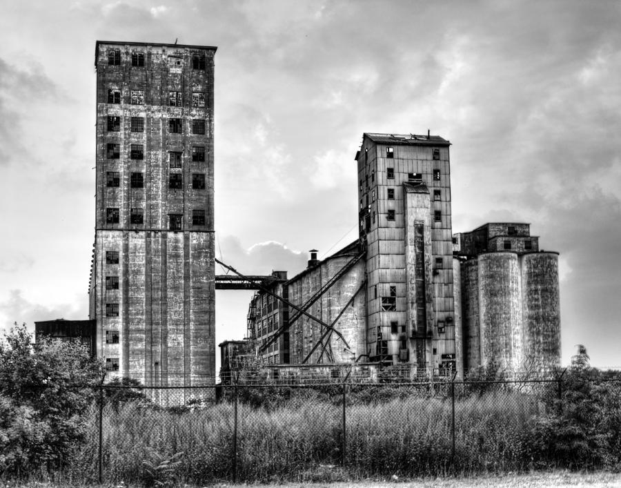 Buffalo Photograph - Urban Skies in Black and White by Tammy Wetzel