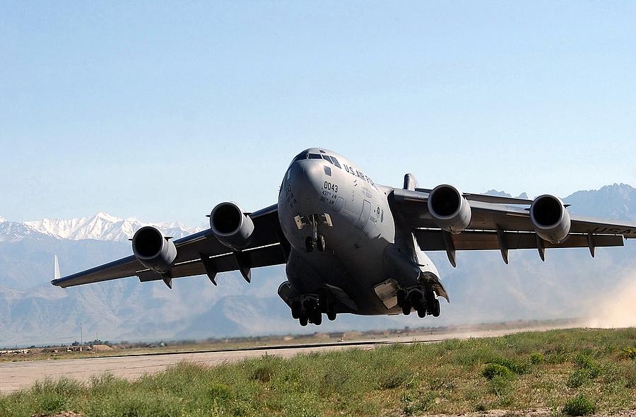 U.s. Air Force Globemaster Transport Photograph by Everett - Fine Art ...