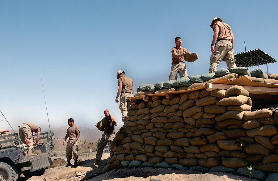 U.s. Army Soldiers Of The 101st Photograph by Everett - Fine Art America