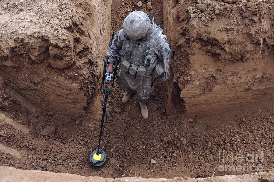 Kirkuk Photograph - U.s. Army Specialist Searches by Stocktrek Images