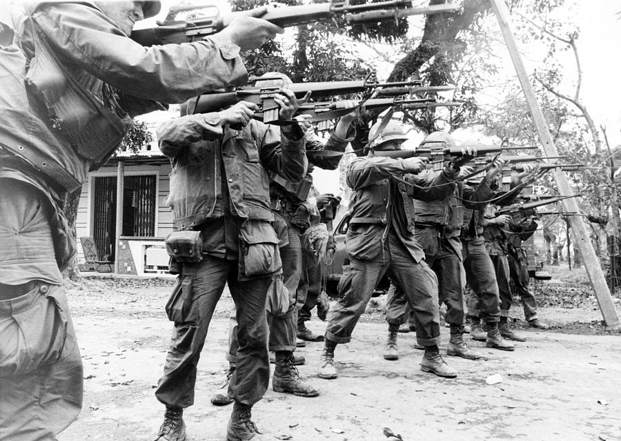 U.s. Marines Advance Down A Street Photograph by Everett - Fine Art America