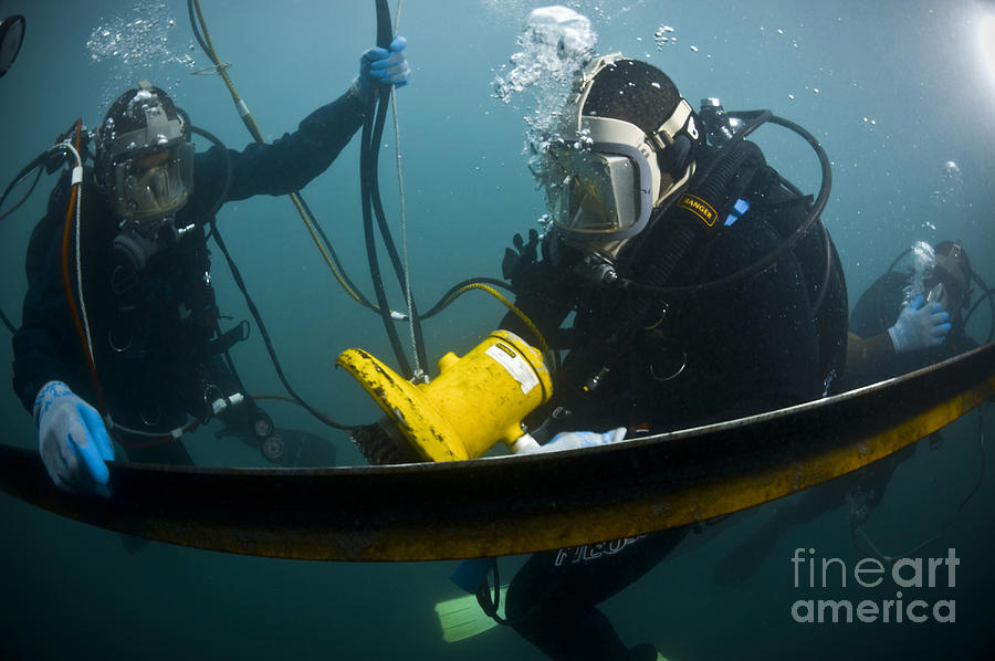 U.s. Navy Diver Instructs A Barbados Photograph by Stocktrek Images