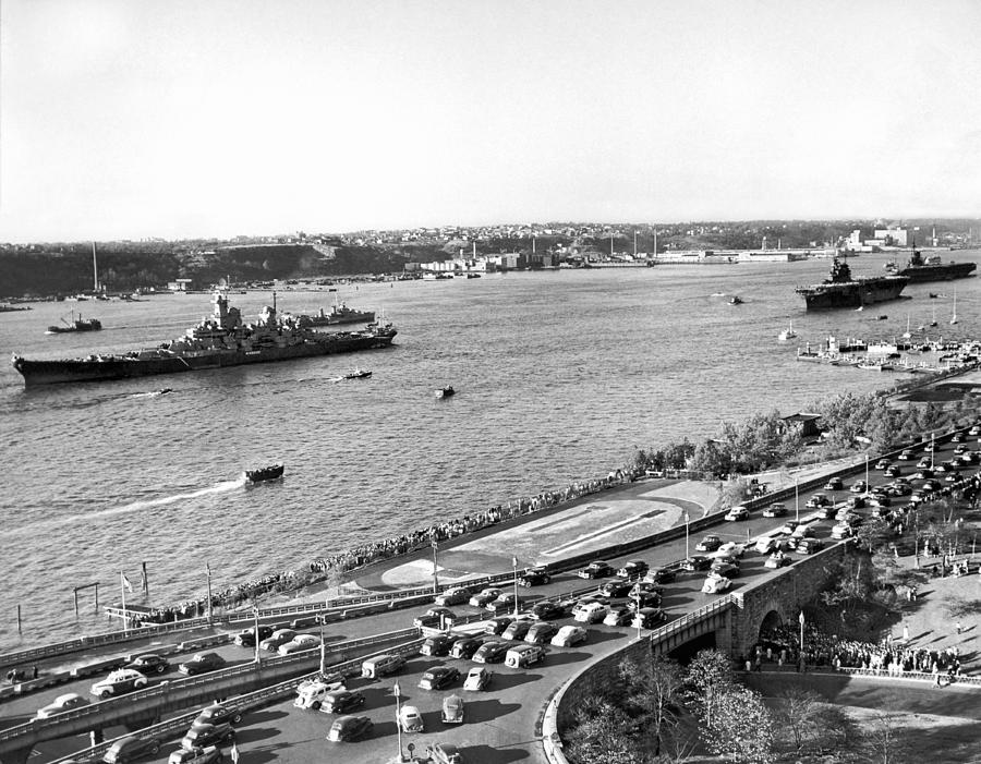 U.S. Navy In The Hudson River Photograph by Underwood Archives