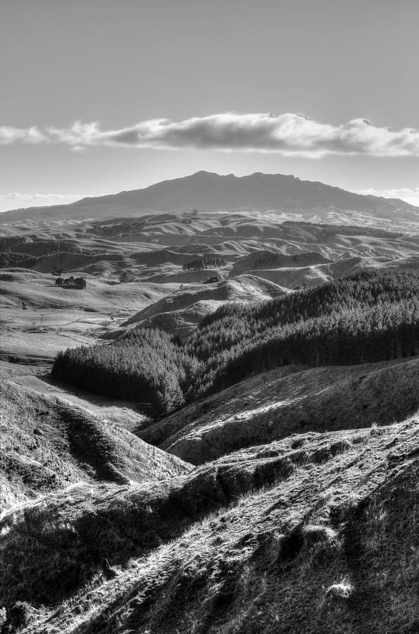 Black And White Photograph - Valley view by Les Cunliffe