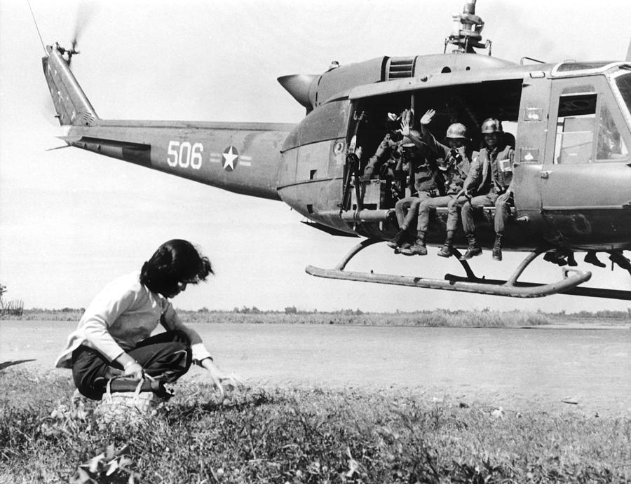 Helicopter Photograph - Vietnam War, South Vietnamese Soldiers by Everett