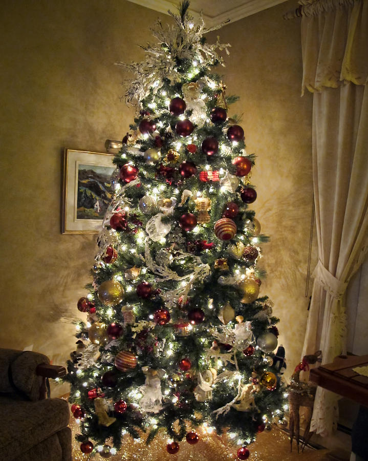 Vignette Photography - Shiny Xmas Lights Glow on a Golden Christmas ...