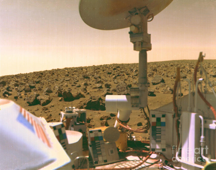 Viking 1 On Mars Photograph by Science Source