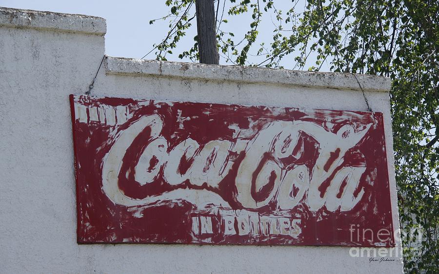 Vintage Coca Cola signe Photograph by Yumi Johnson