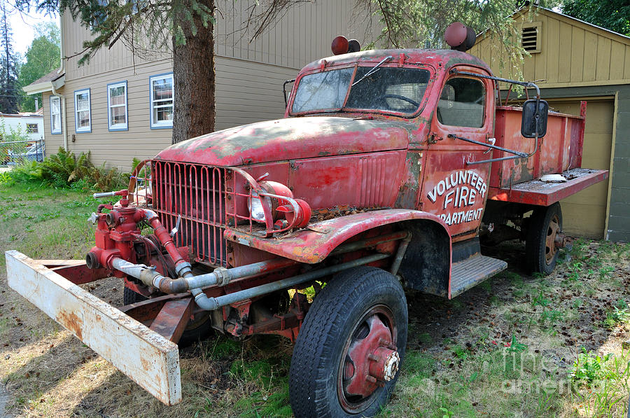 Vintage Volunteer Fire Truck Photograph by Gary Whitton