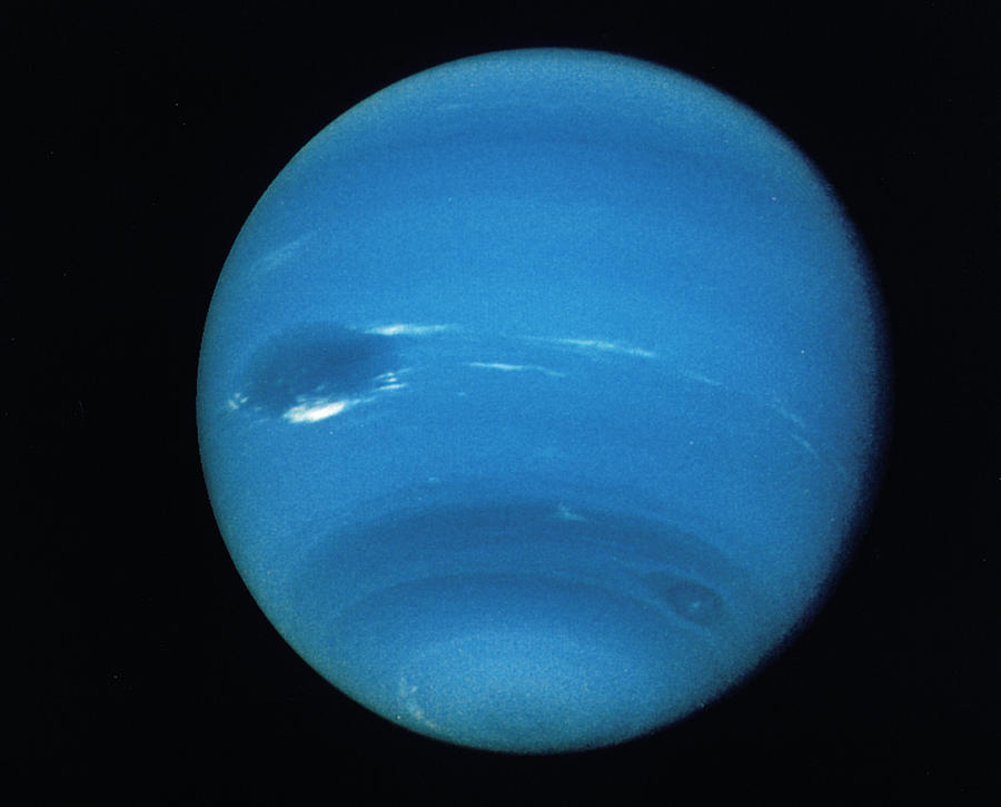 voyager 2 images of neptune