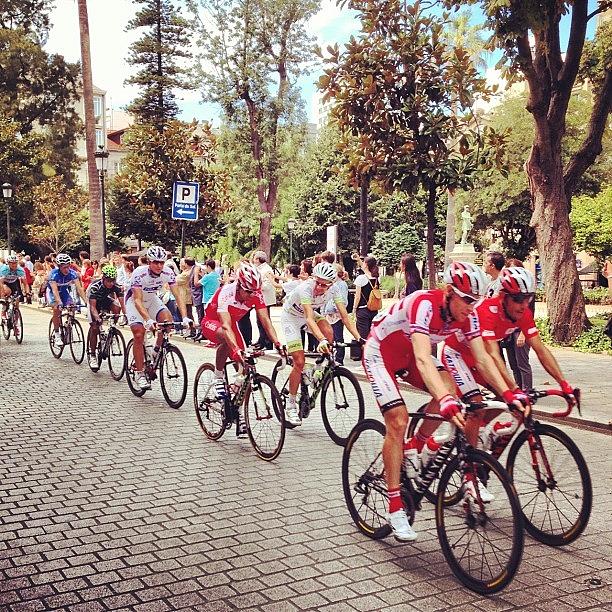 Sports Photograph - Vuelta Ciclista A España Pasando Por by Hugo Sa Ferreira