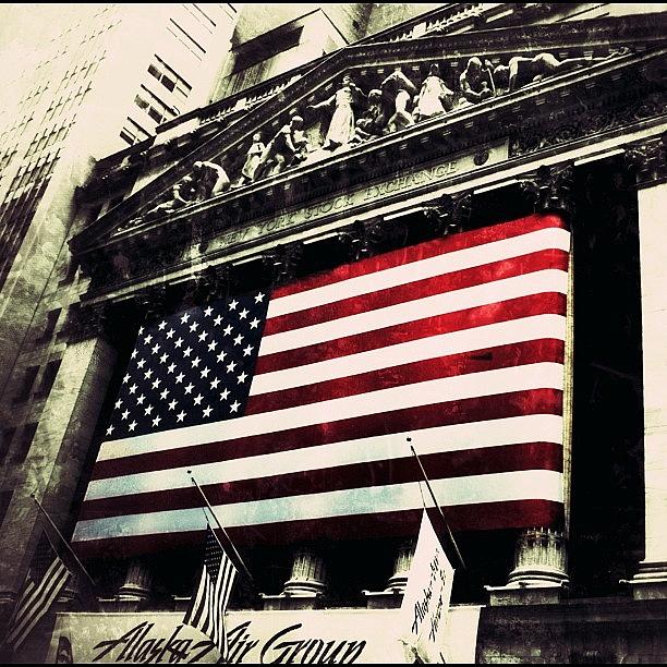 New York City Photograph - Wall Street by Vicente Marti