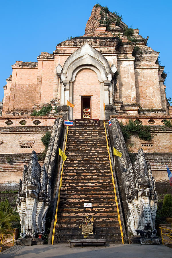 Wat Chedi Luang Photograph by Artur Bogacki