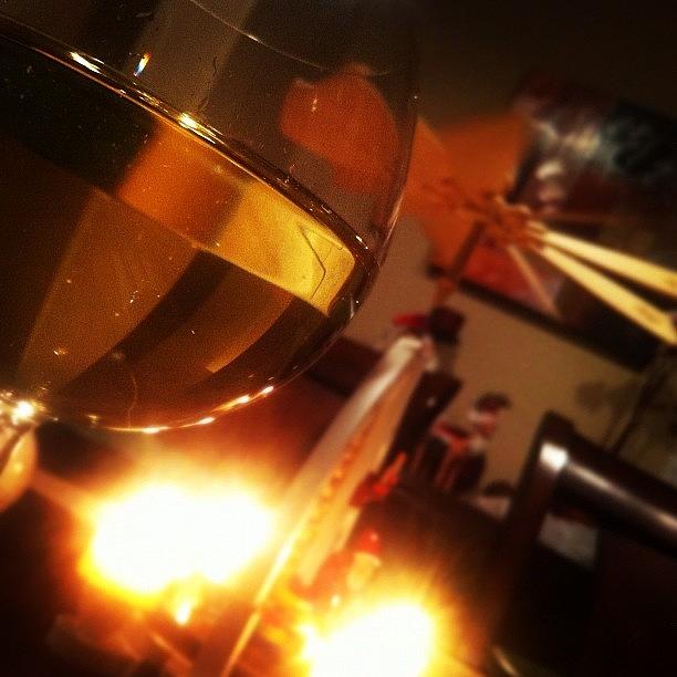 White Wine. Holiday Dinner. Family & Photograph by Hello Vino App