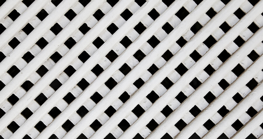white lattice trellis panels