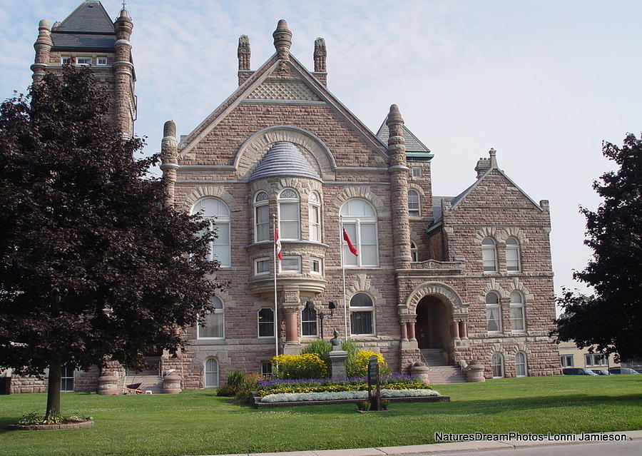 Woodstock Courthouse Photograph by Lonni Jamieson | Fine Art America