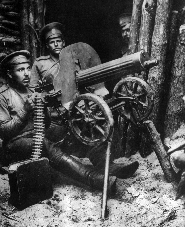 1910s Photograph - World War I, Russian Machine Gunners by Everett