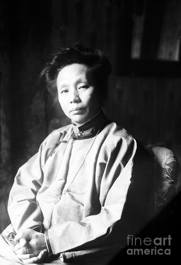 History Photograph - Yamei Kin, Chinese Doctor And Pioneer by Science Source