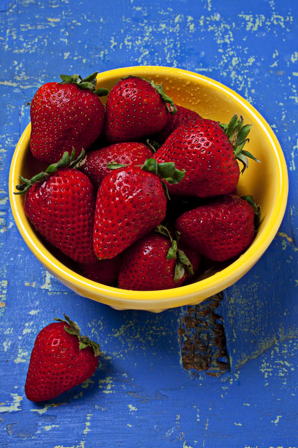 Yellow bowl of strawberries Photograph by Garry Gay