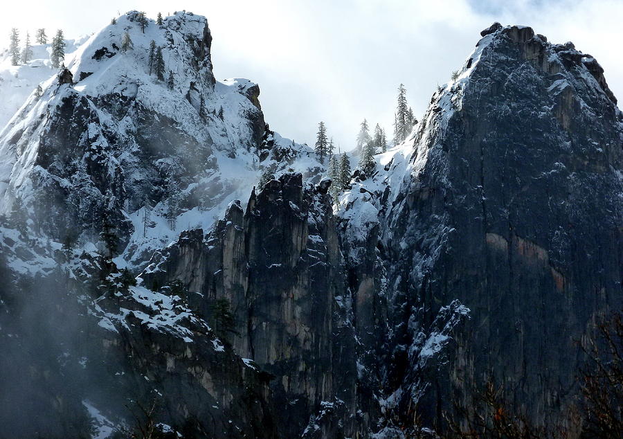 Yosemite Snow Covered Cliffs Photograph by Jeff Lowe