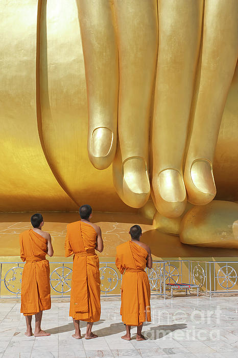 hand-of-biggest-golden-greeting-card-for-sale-by-buchachon-petthanya