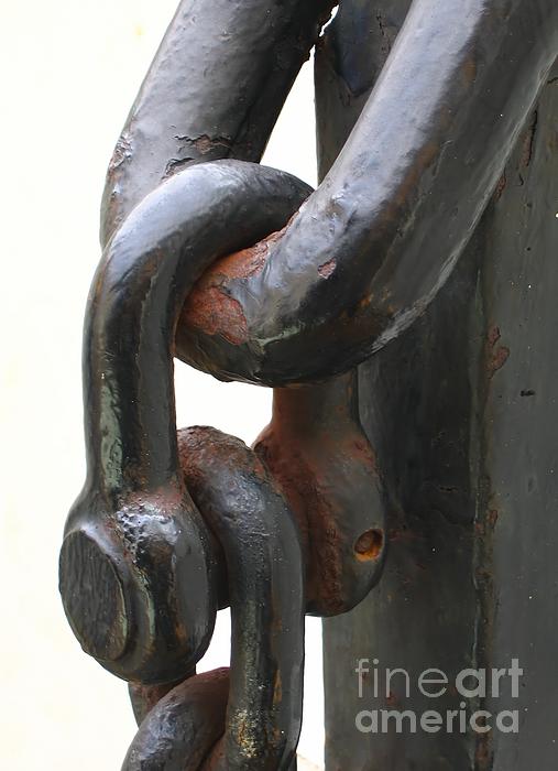 Yali Shi - Old Rusty Anchor Chain