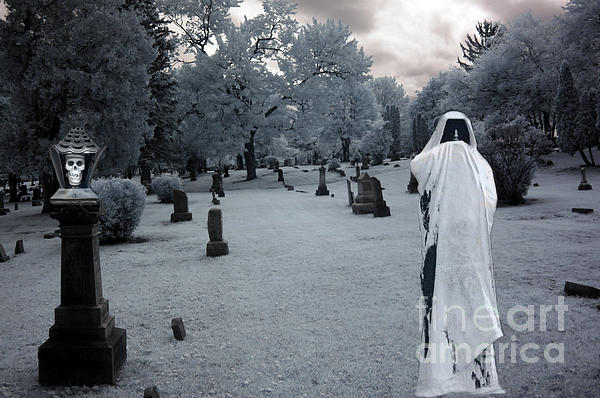 https://images.fineartamerica.com/images-medium/surreal-gothic-spooky-grim-reaper-and-skull-kathy-fornal.jpg