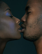 Lovers Kissing #1 Photograph by Science Photo Library