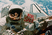 Astronaut Holding 'for Sale' Sign. Photograph by Science Photo Library