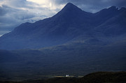 Cottage below Sgurr nan Gillean - Isle of Skye Photograph by Phil Banks