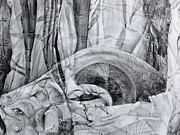 Das Monster hat sich im ungebuegelten Hintergrund versteckt Drawing by Otto Rapp