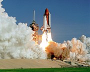 Discovery's First Launch Photograph by Science Photo Library
