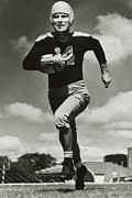 Don Hutson running Photograph by Gianfranco Weiss Don Hutson running Photograph by Gianfranco Weiss