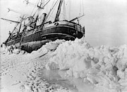 Last Moments Of Shackletons Endurance Photograph by Science Source