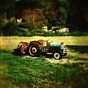 Old Ford Tractor Photograph by Paul Cutright