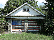 Old Glory Garage  Photograph by Richard Reeve