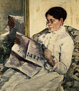 Reading Le Figaro Painting by Mary Stevenson Cassatt