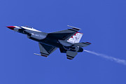 Thunderbird 6 Solo Final Pass Photograph by Donna Corless