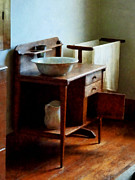 Wash Basin And Towel Photograph by Susan Savad Wash Basin And Towel Photograph by Susan Savad