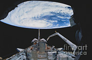 Space Shuttle Discovery #4 Photograph by Science Source