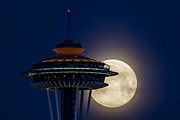 Super Moon Celebrates Space Needle 50th Anniversary Photograph by Yoshiki Nakamura
